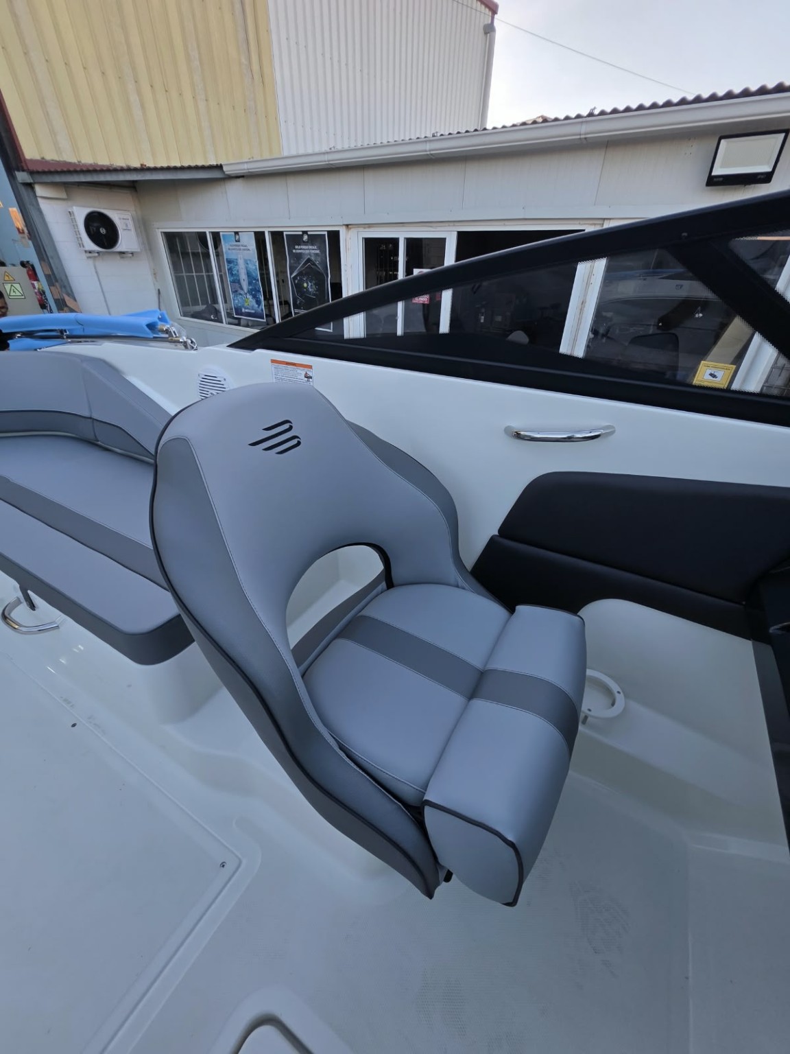 Bayliner V20 2027, fotografía 10